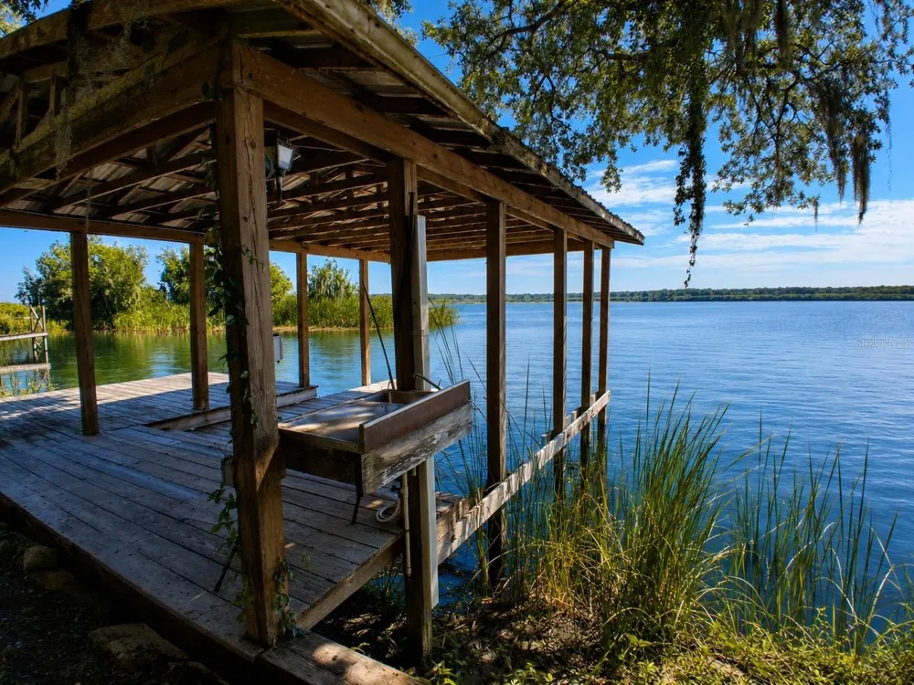 4136 CR 400 Lake Panasoffkee, FL 33538