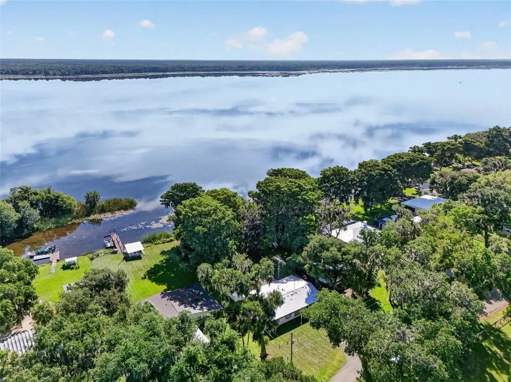 4136 CR 400 Lake Panasoffkee, FL 33538
