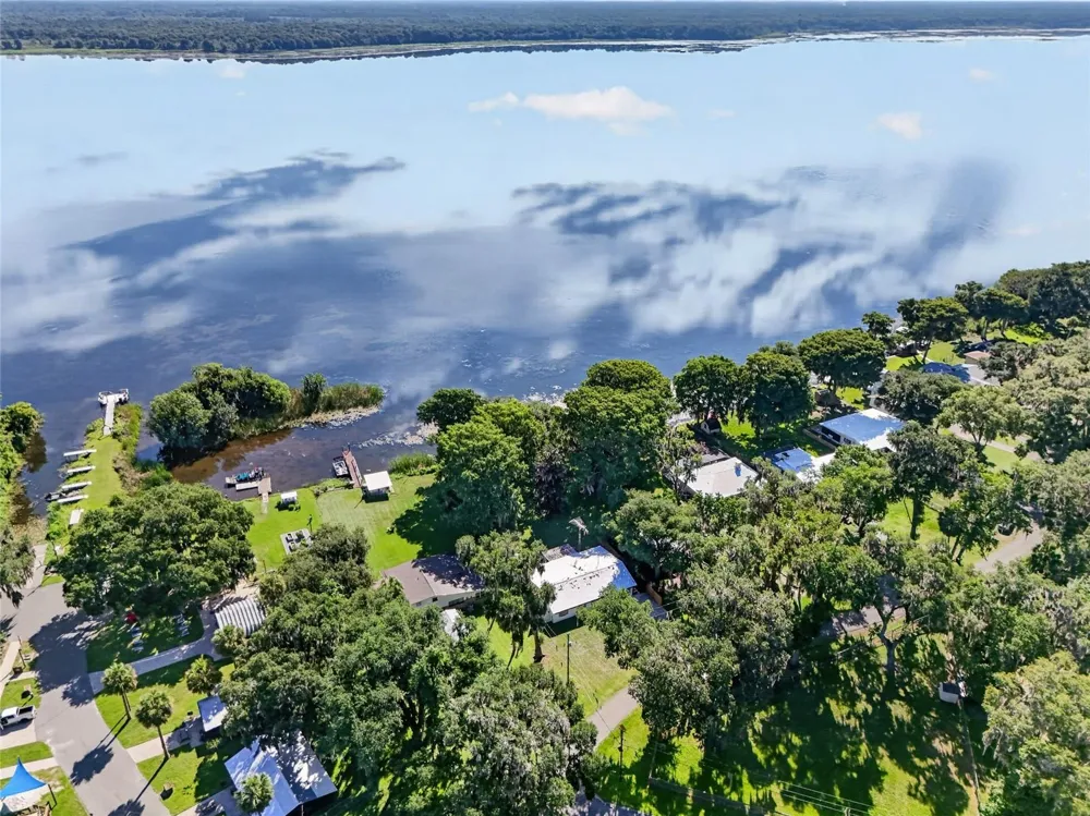 4136 CR 400 Lake Panasoffkee, FL 33538