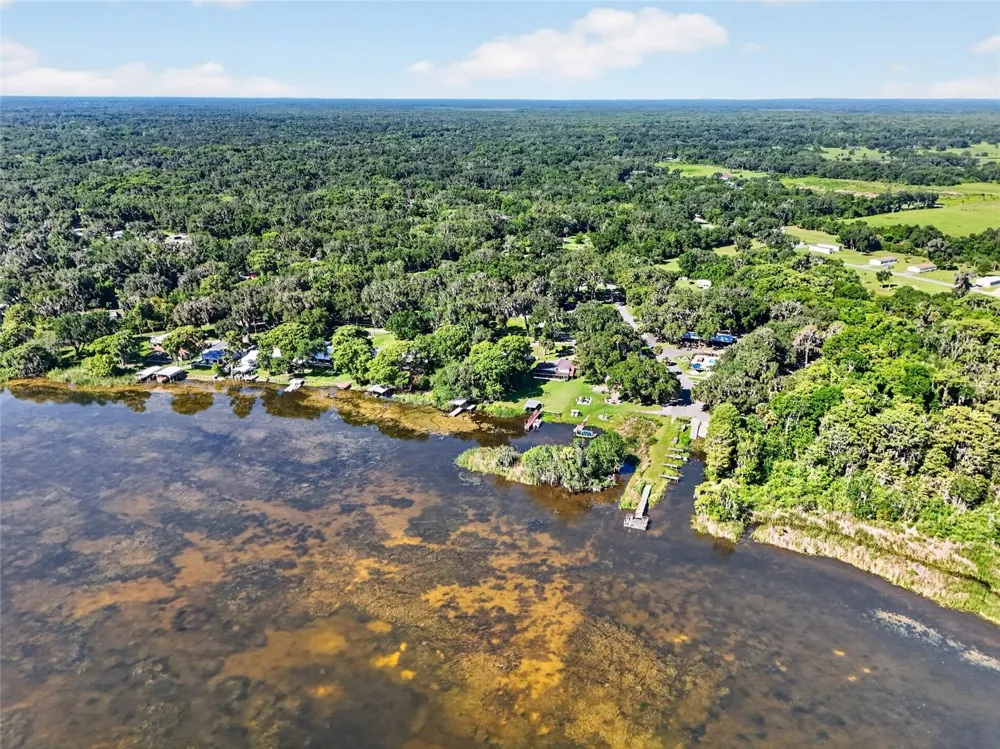 4136 CR 400 Lake Panasoffkee, FL 33538