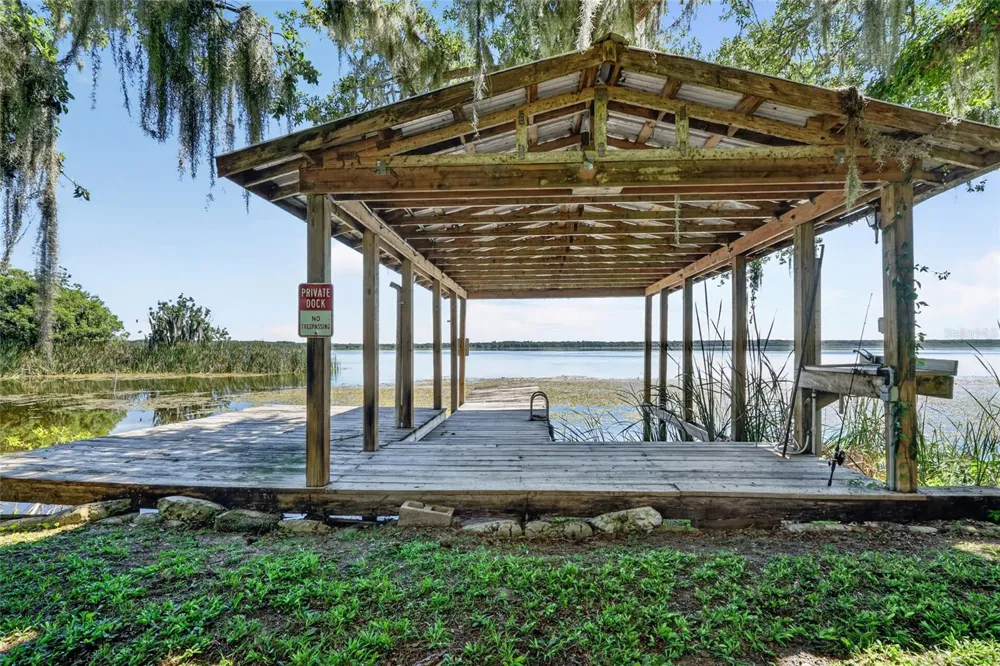 4136 CR 400 Lake Panasoffkee, FL 33538