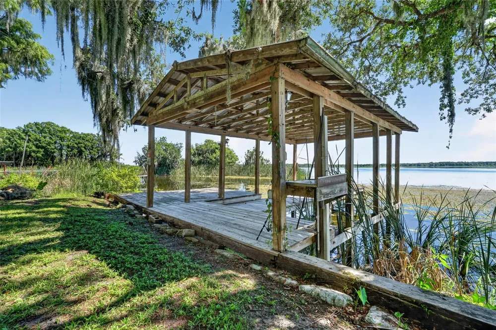 4136 CR 400 Lake Panasoffkee, FL 33538