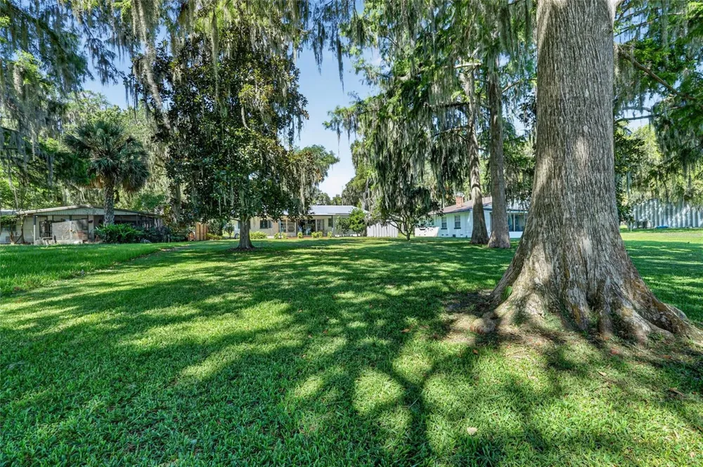 4136 CR 400 Lake Panasoffkee, FL 33538