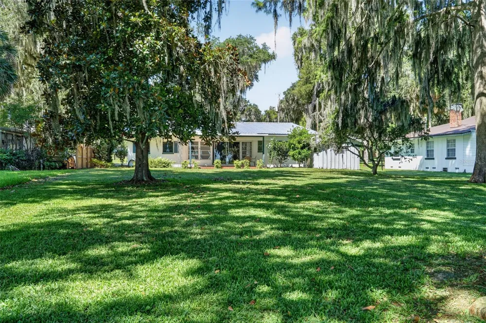 4136 CR 400 Lake Panasoffkee, FL 33538