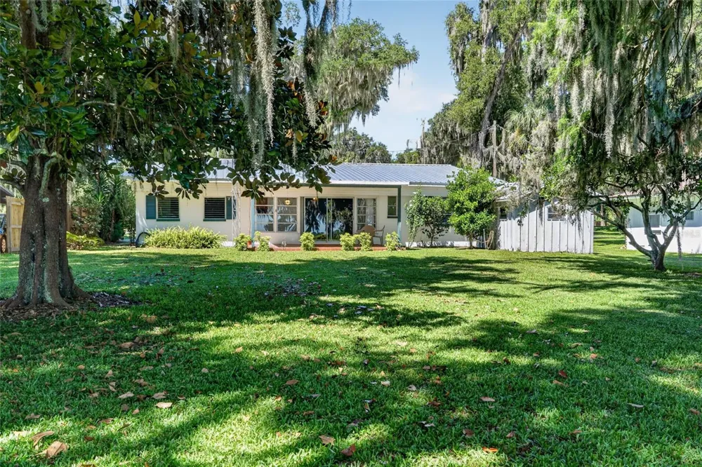 4136 CR 400 Lake Panasoffkee, FL 33538