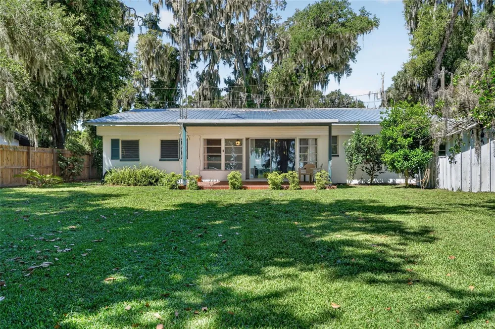 4136 CR 400 Lake Panasoffkee, FL 33538