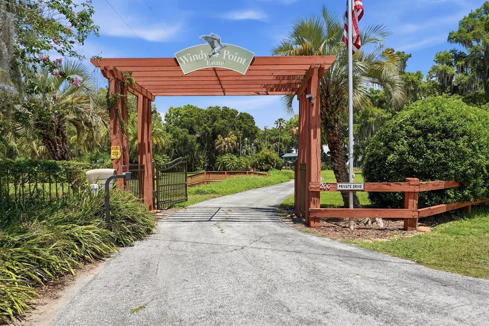 200 Windy Point Road Lake Placid, FL 33852