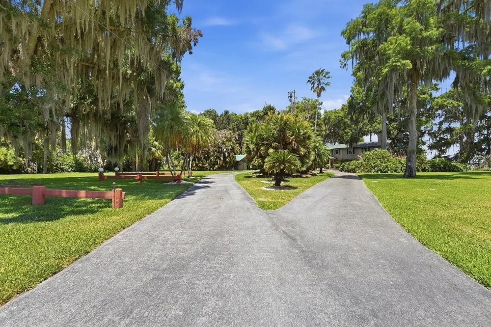200 Windy Point Road Lake Placid, FL 33852