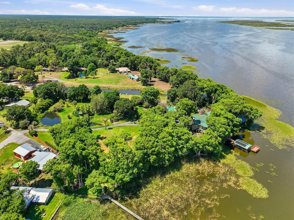 200 Windy Point Road Lake Placid, FL 33852