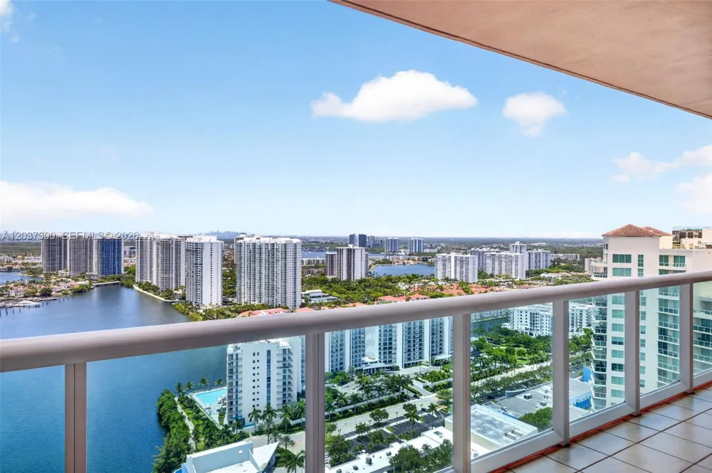 3370 Hidden Bay Dr ##UPH3715 Aventura, FL 33180