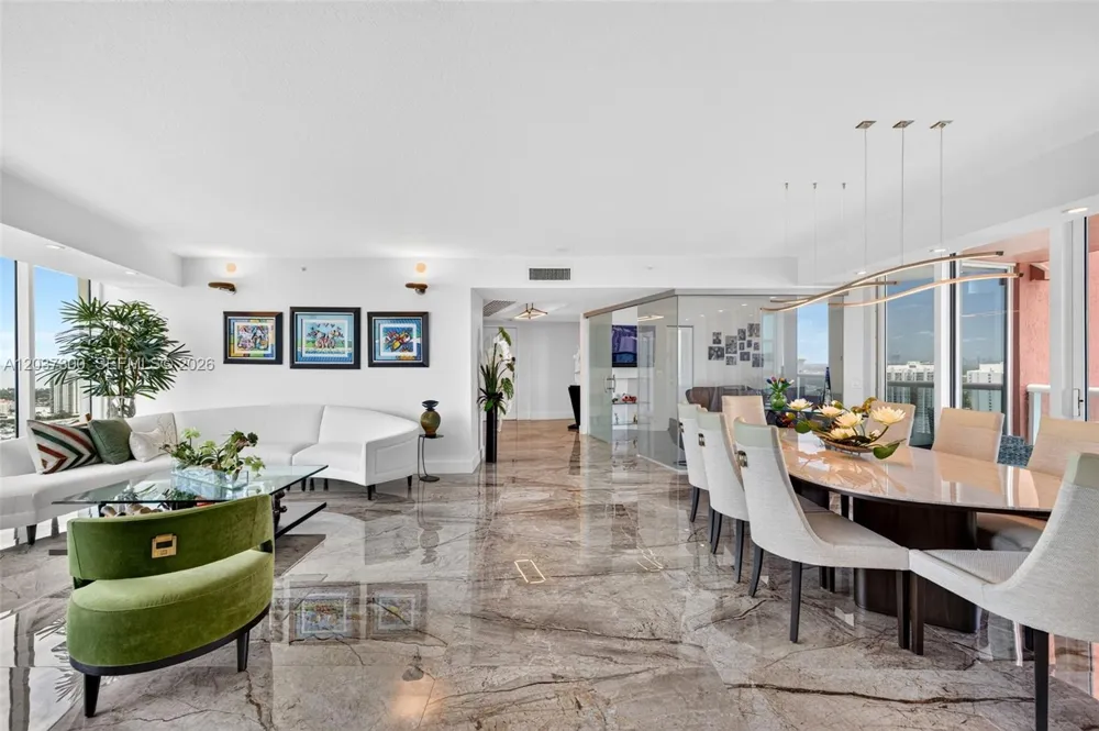 3370 Hidden Bay Dr ##UPH3715 Aventura, FL 33180