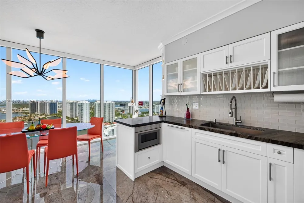 3370 Hidden Bay Dr ##UPH3715 Aventura, FL 33180