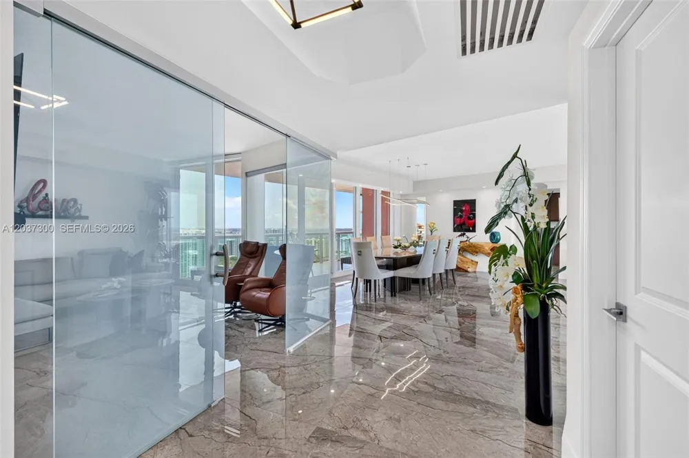 3370 Hidden Bay Dr ##UPH3715 Aventura, FL 33180