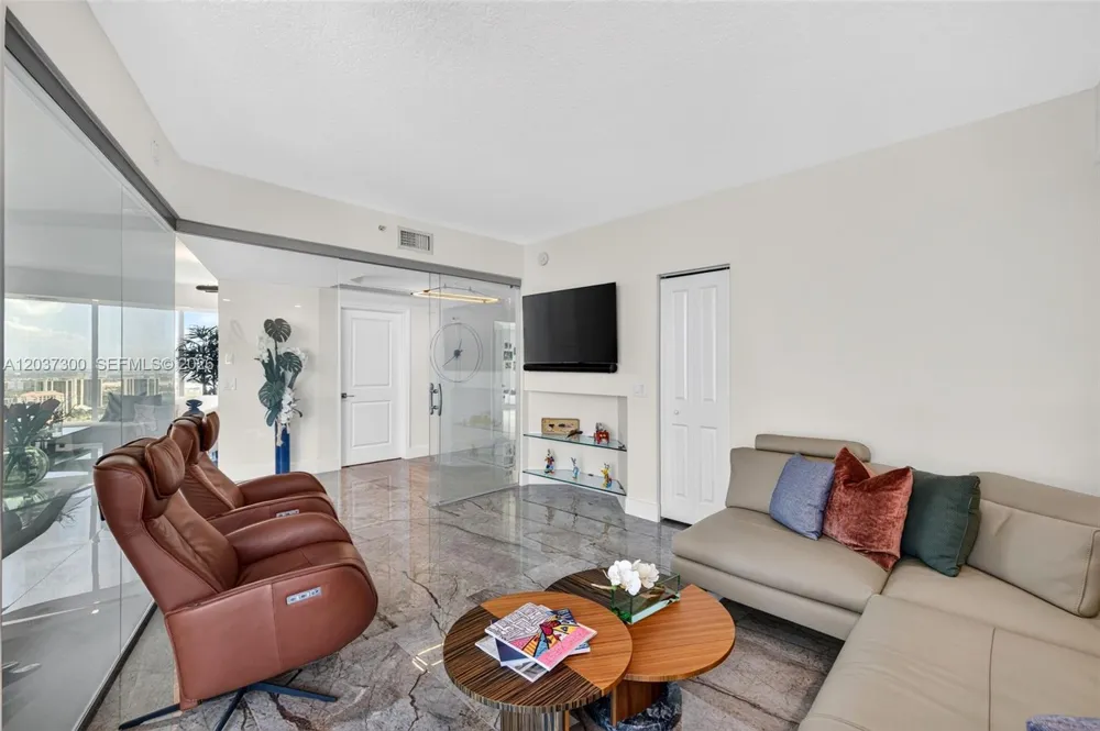 3370 Hidden Bay Dr ##UPH3715 Aventura, FL 33180