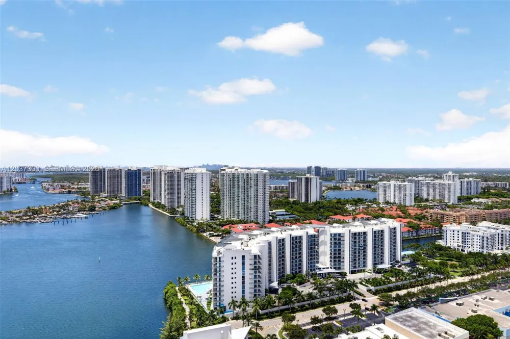 3370 Hidden Bay Dr ##UPH3715 Aventura, FL 33180