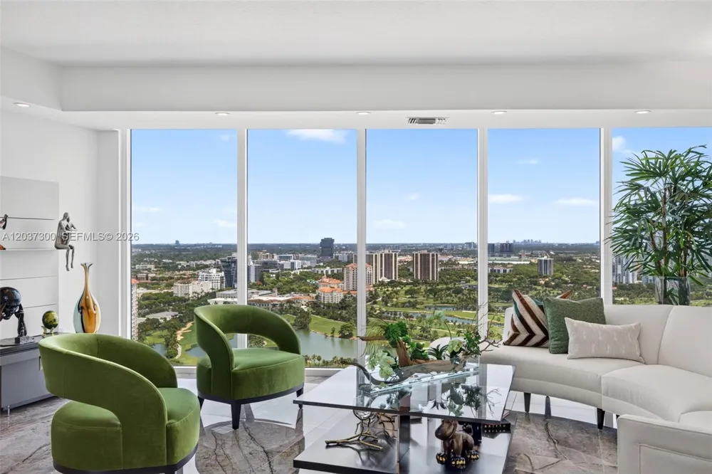 3370 Hidden Bay Dr ##UPH3715 Aventura, FL 33180