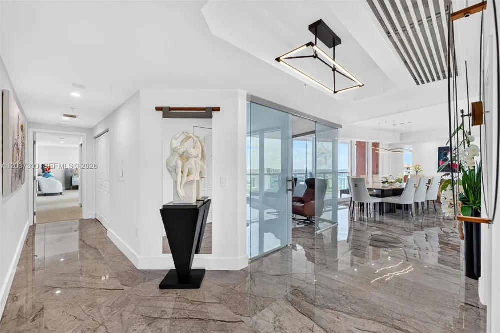 3370 Hidden Bay Dr ##UPH3715 Aventura, FL 33180