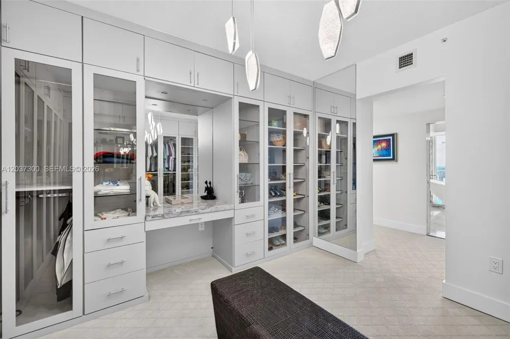 3370 Hidden Bay Dr ##UPH3715 Aventura, FL 33180