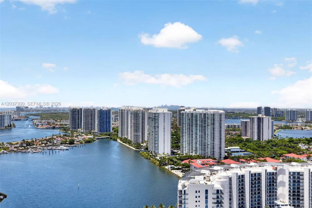 3370 Hidden Bay Dr ##UPH3715 Aventura, FL 33180