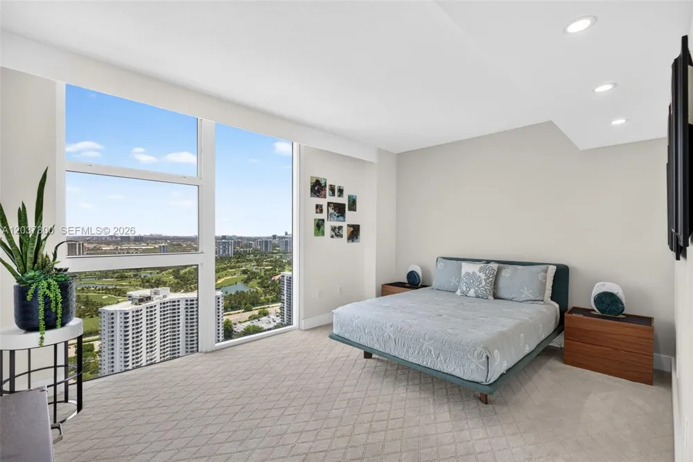 3370 Hidden Bay Dr ##UPH3715 Aventura, FL 33180