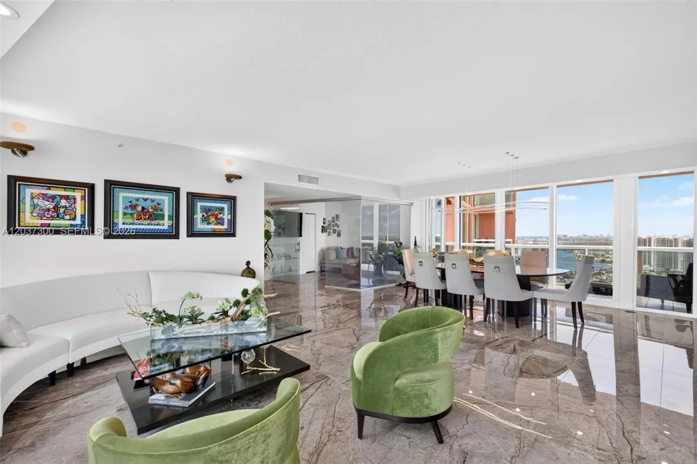 3370 Hidden Bay Dr ##UPH3715 Aventura, FL 33180