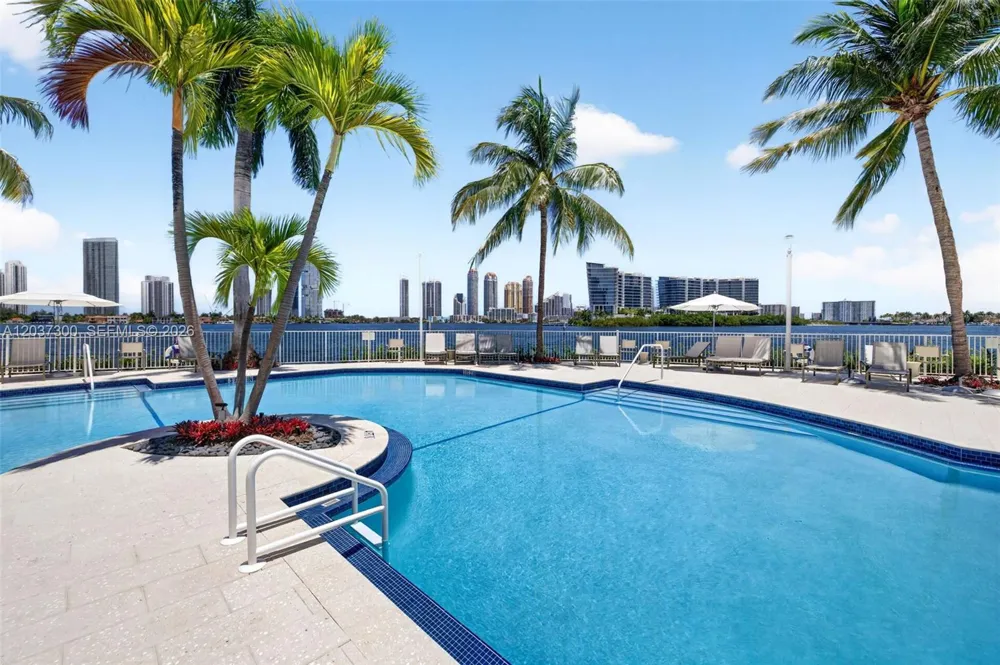 3370 Hidden Bay Dr ##UPH3715 Aventura, FL 33180