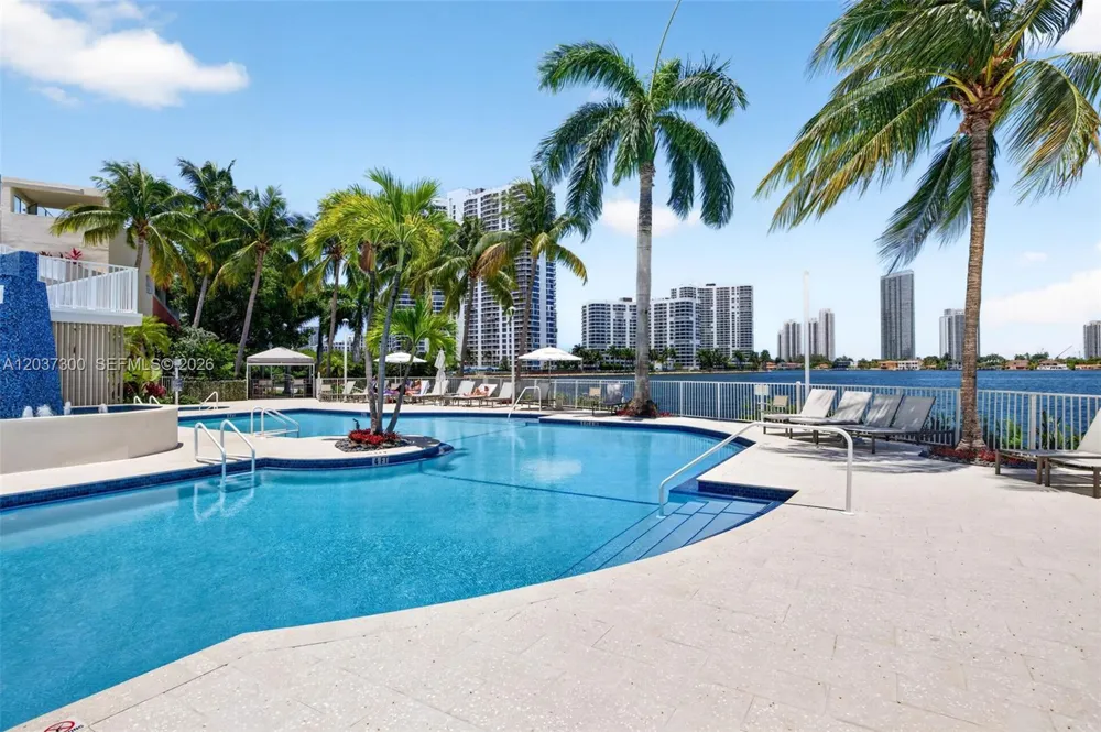 3370 Hidden Bay Dr ##UPH3715 Aventura, FL 33180