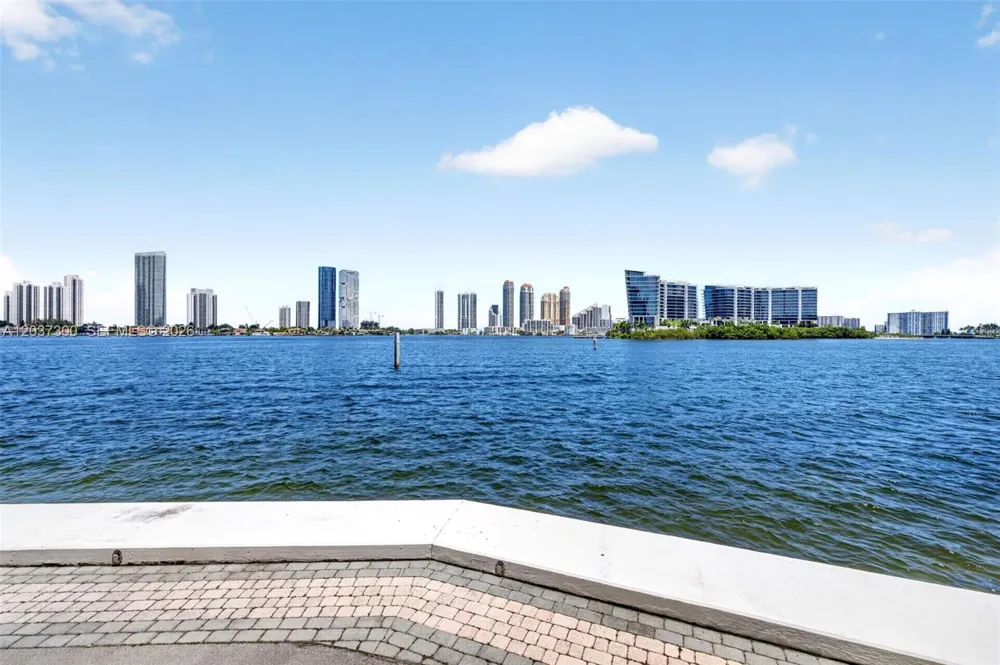 3370 Hidden Bay Dr ##UPH3715 Aventura, FL 33180