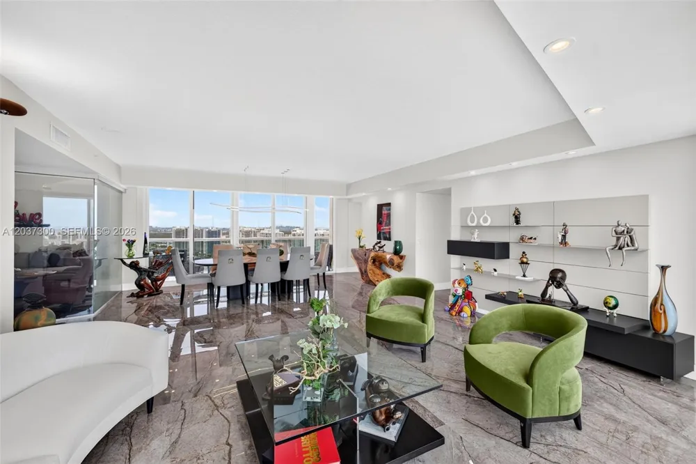 3370 Hidden Bay Dr ##UPH3715 Aventura, FL 33180