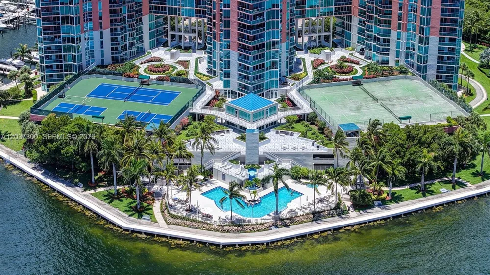3370 Hidden Bay Dr ##UPH3715 Aventura, FL 33180