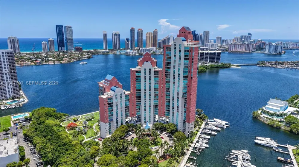 3370 Hidden Bay Dr ##UPH3715 Aventura, FL 33180