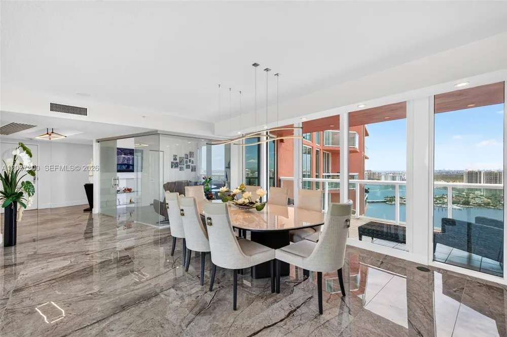 3370 Hidden Bay Dr ##UPH3715 Aventura, FL 33180