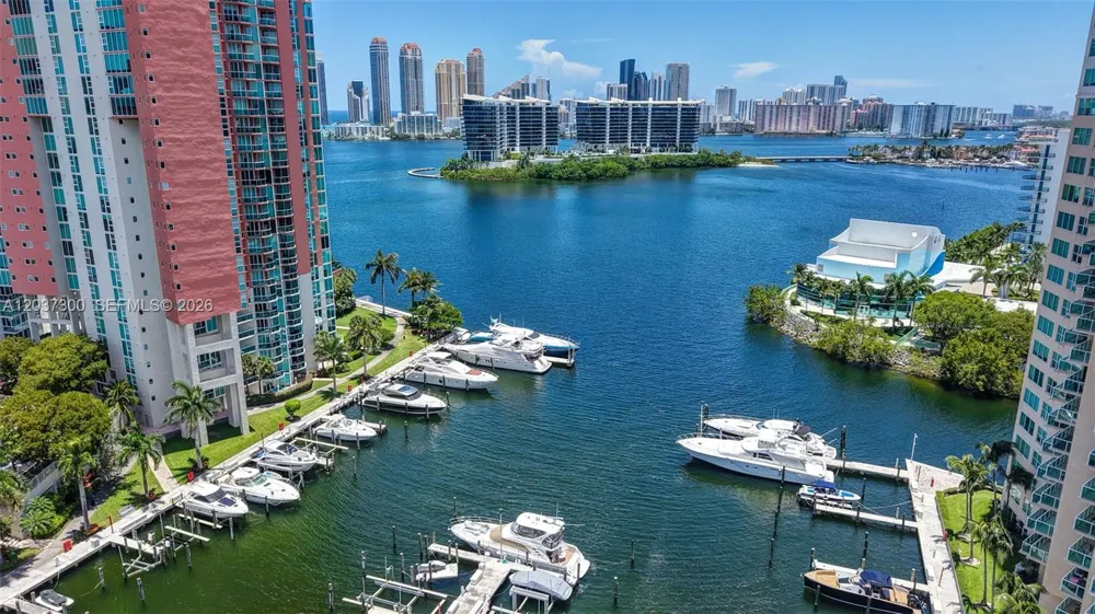 3370 Hidden Bay Dr ##UPH3715 Aventura, FL 33180