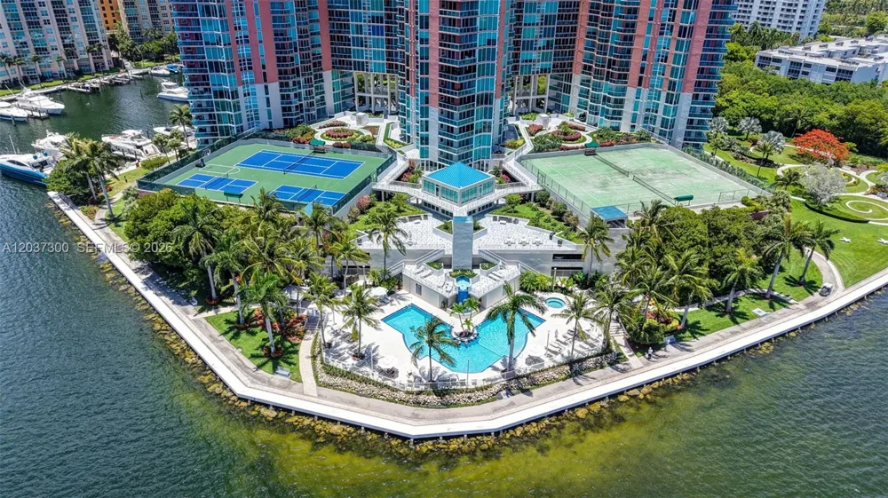 3370 Hidden Bay Dr ##UPH3715 Aventura, FL 33180