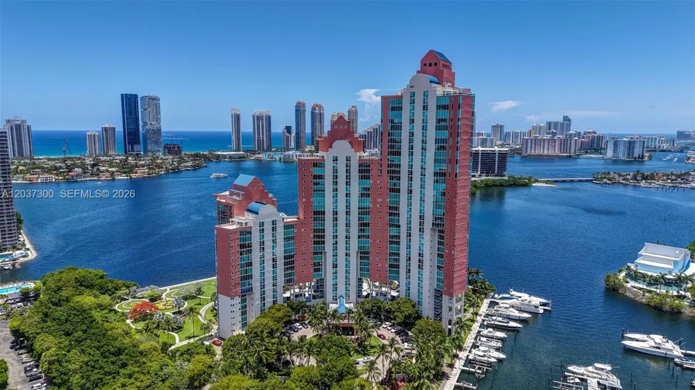 3370 Hidden Bay Dr ##UPH3715 Aventura, FL 33180
