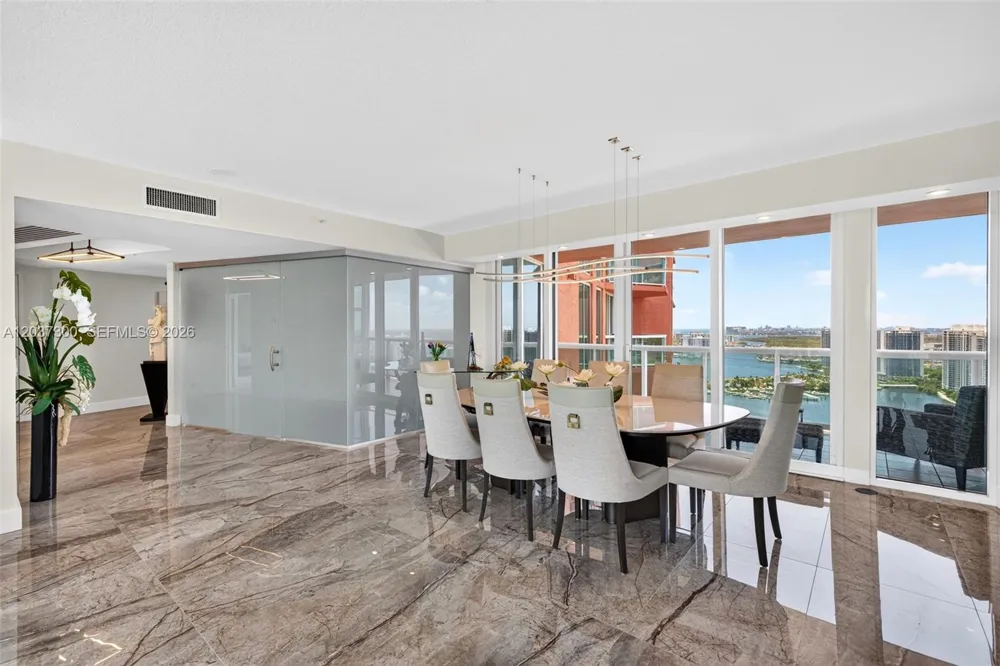 3370 Hidden Bay Dr ##UPH3715 Aventura, FL 33180