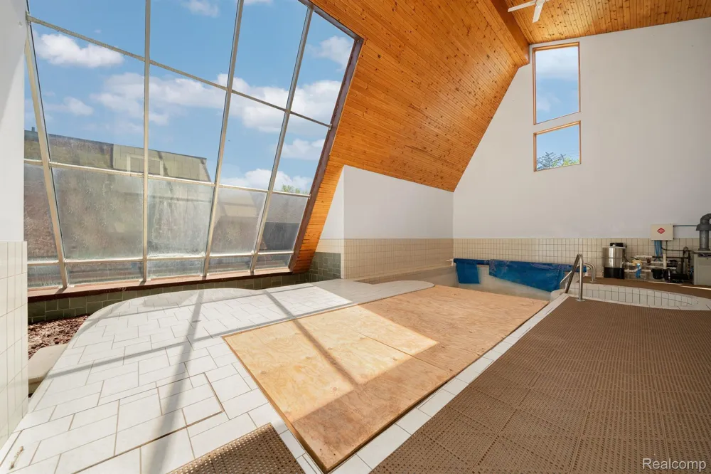 935 Stratton Drive Waterford Charter Township, MI 48328