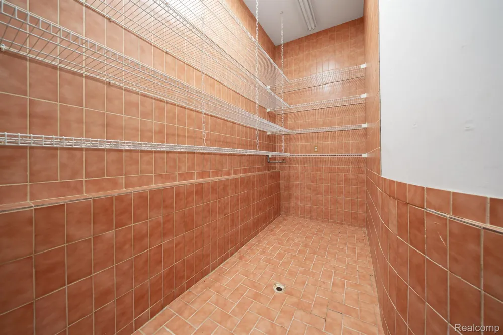 935 Stratton Drive Waterford Charter Township, MI 48328