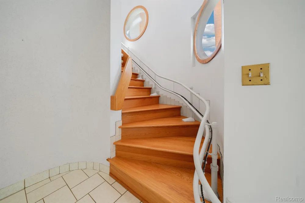 935 Stratton Drive Waterford Charter Township, MI 48328
