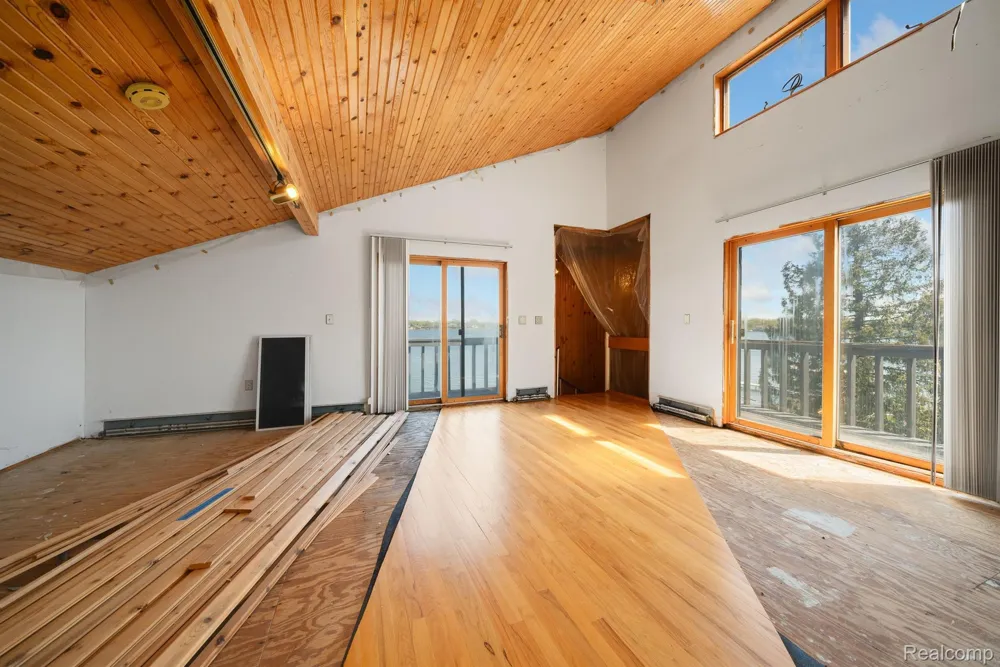 935 Stratton Drive Waterford Charter Township, MI 48328