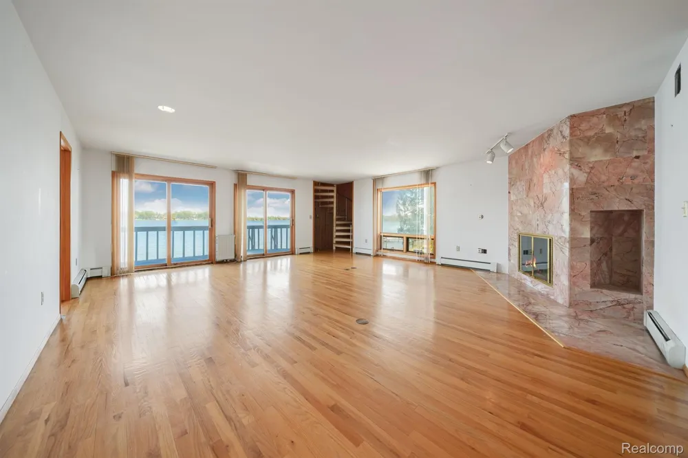 935 Stratton Drive Waterford Charter Township, MI 48328