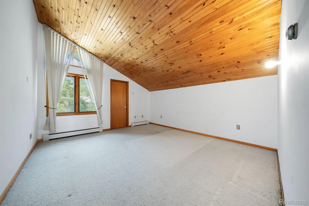 935 Stratton Drive Waterford Charter Township, MI 48328