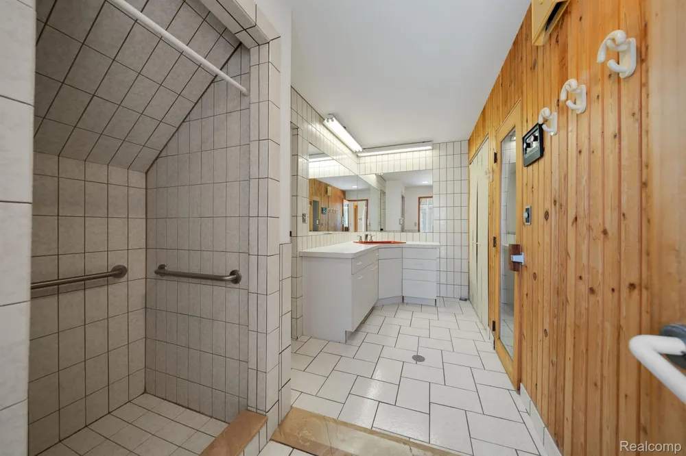 935 Stratton Drive Waterford Charter Township, MI 48328