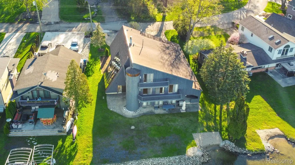 935 Stratton Drive Waterford Charter Township, MI 48328