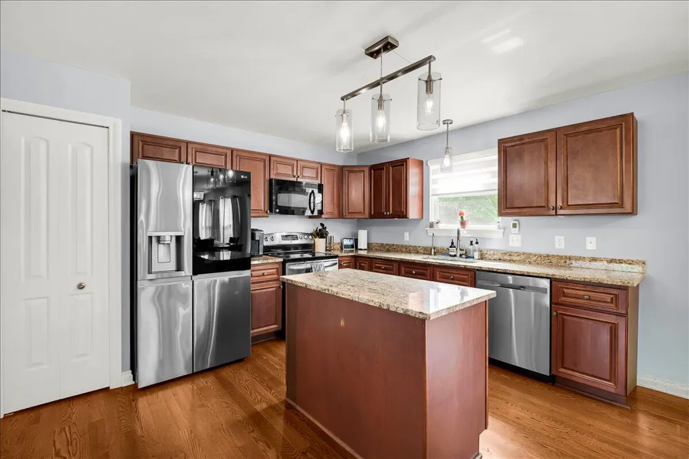 760 Pembroke Drive Saline City, MI 48176