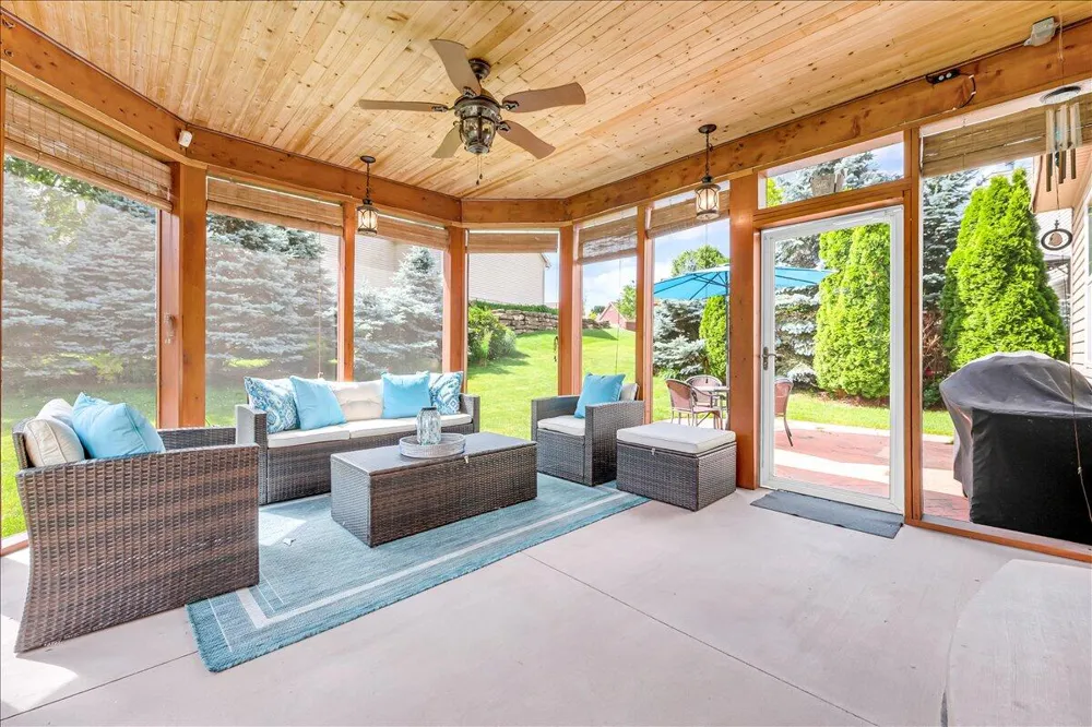 760 Pembroke Drive Saline City, MI 48176