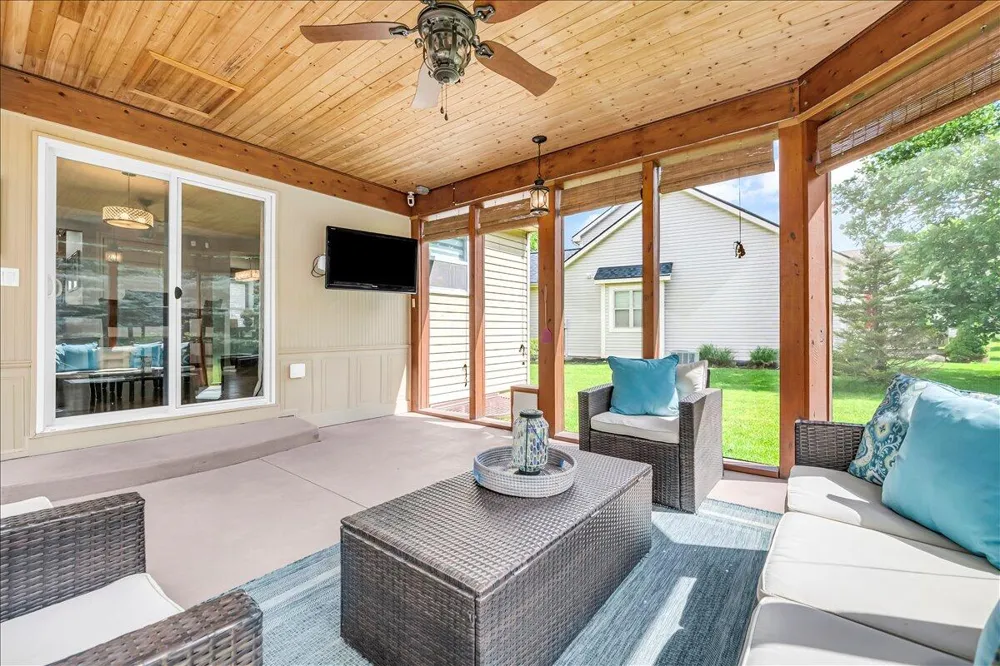 760 Pembroke Drive Saline City, MI 48176