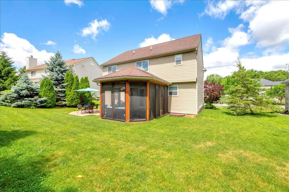 760 Pembroke Drive Saline City, MI 48176