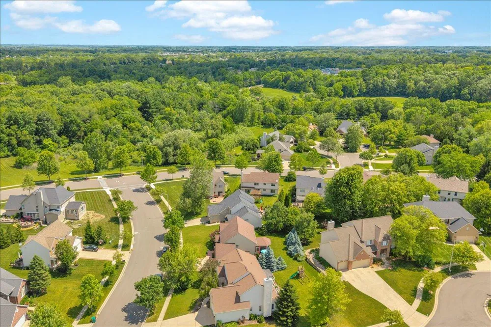 760 Pembroke Drive Saline City, MI 48176