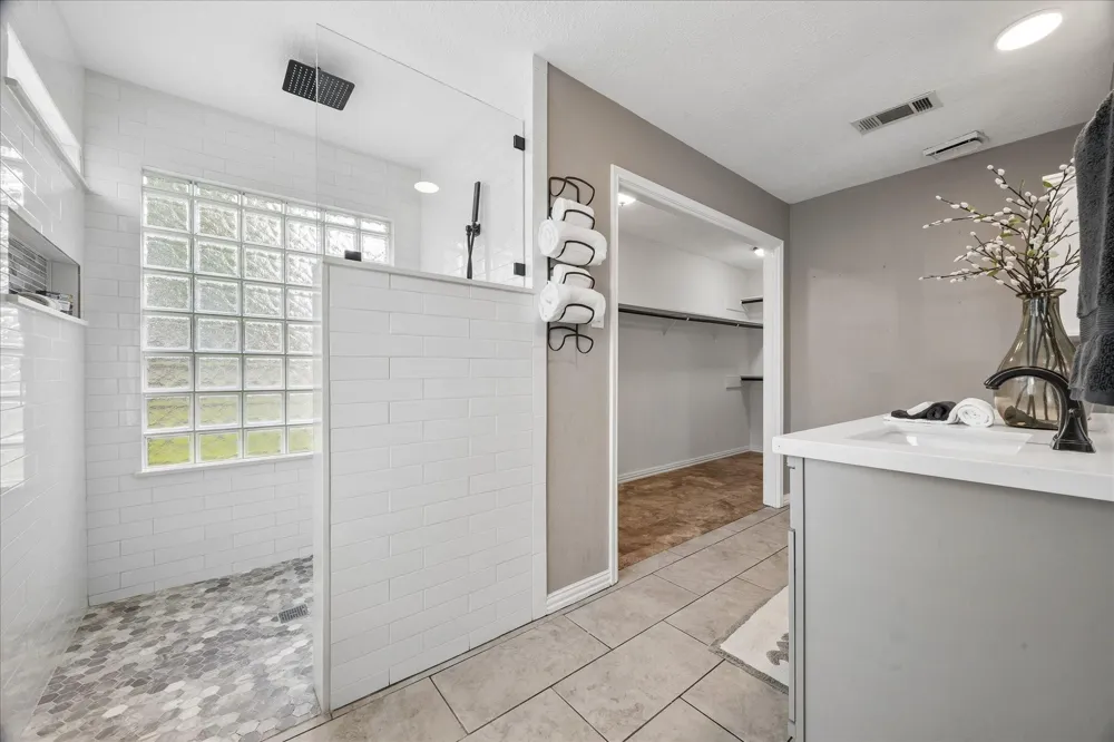 810 Halewood Drive Houston, TX 77062